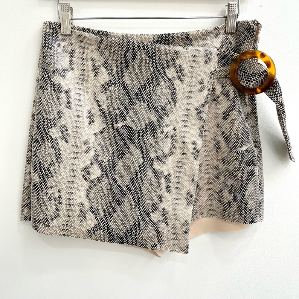 Zara Snakeskin Faux Leather Skort Tortoise Shell Buckle size small